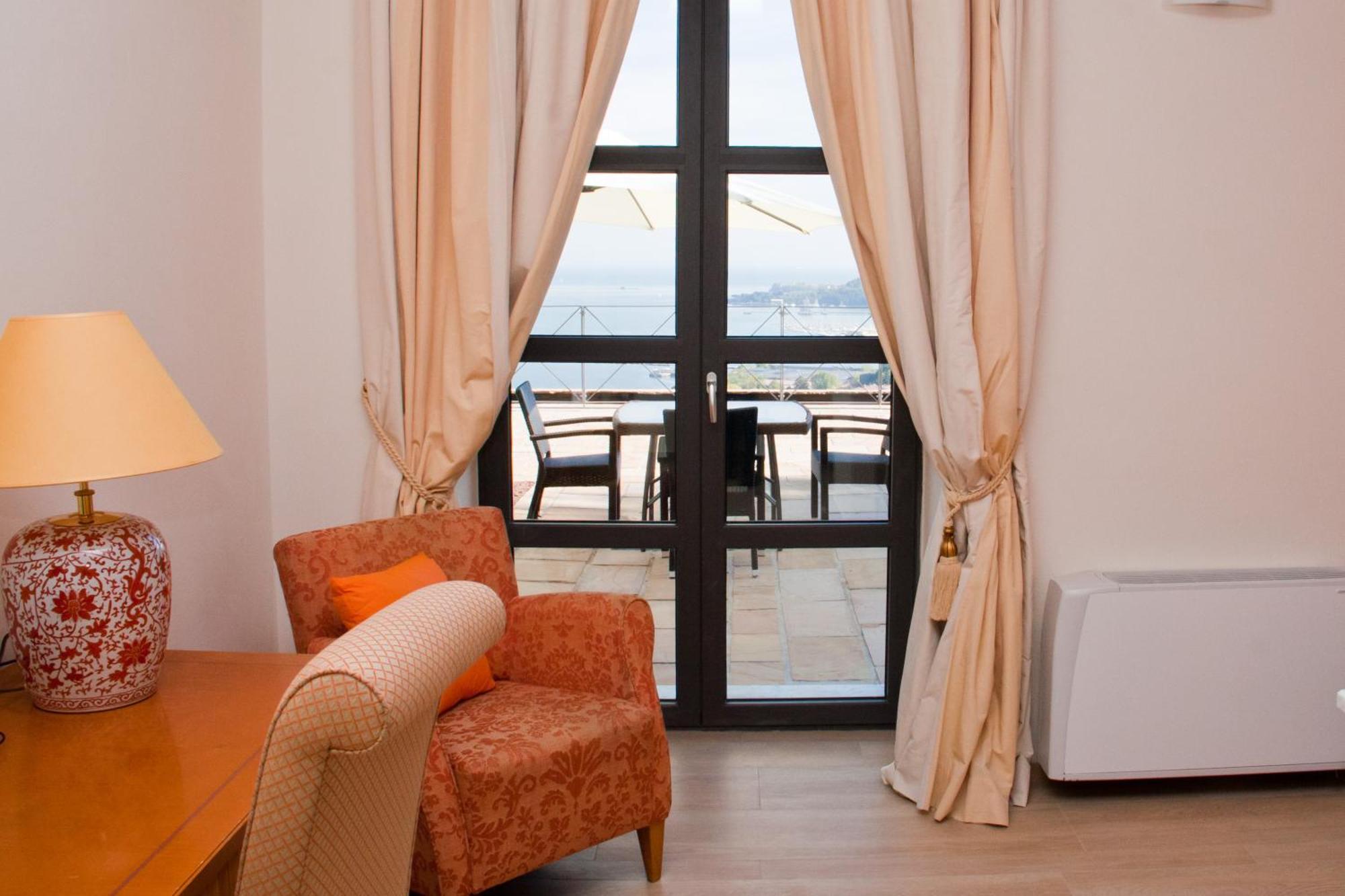 Aparthotel Miramare Apartments&suites La Spezia