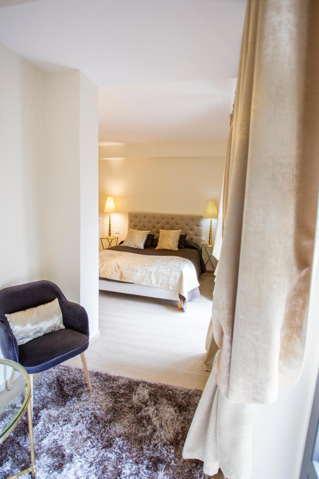 Apart-hotel Miramare Apartments&suites