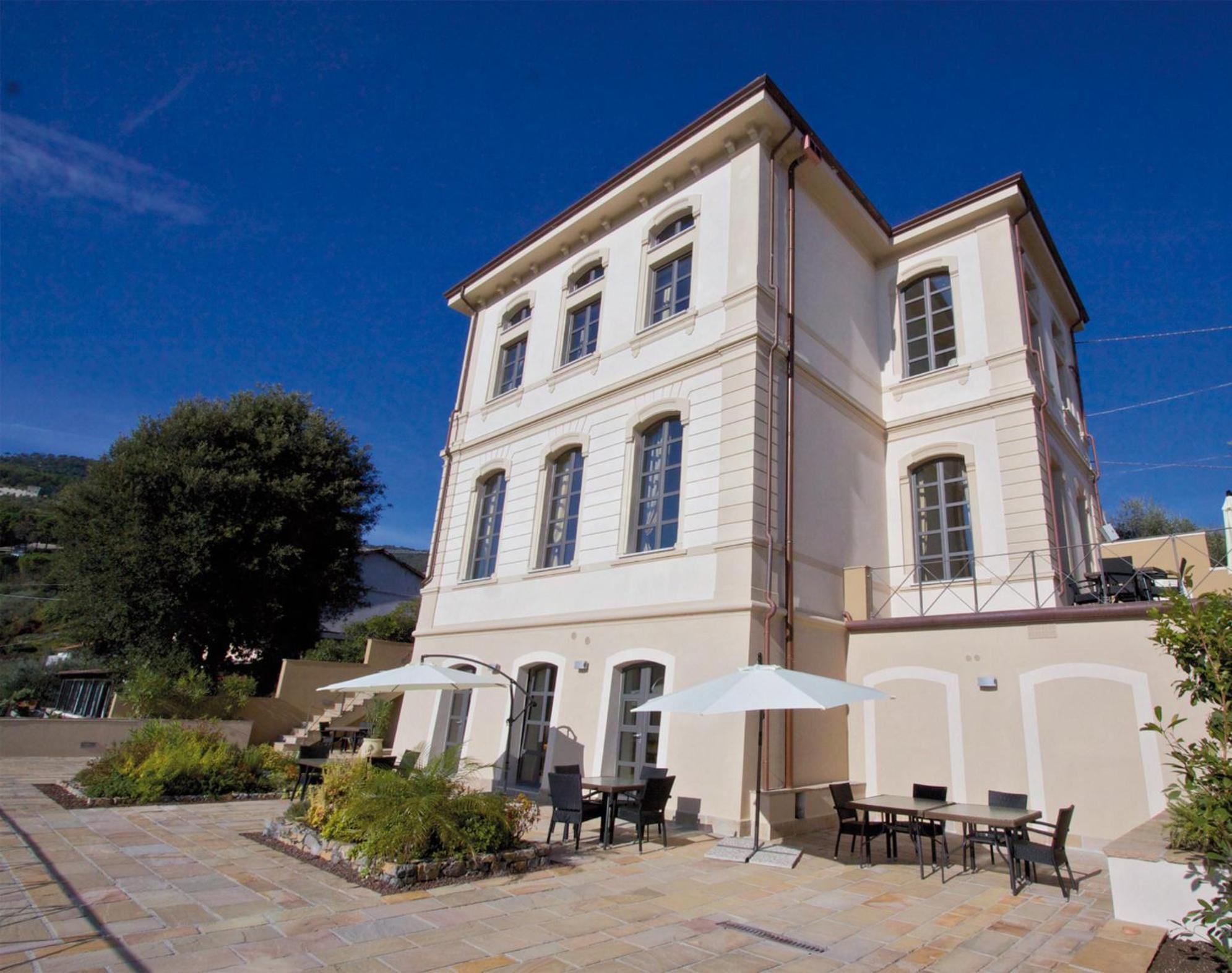 Miramare Apartments&suites La Spezia