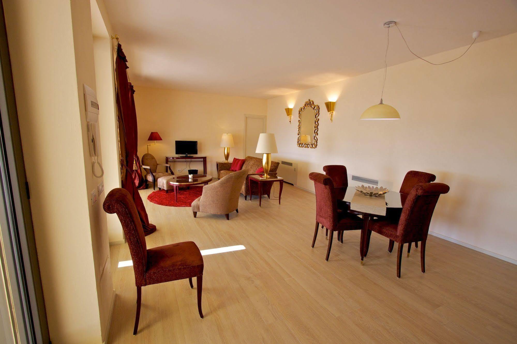 Miramare Apartments&suites