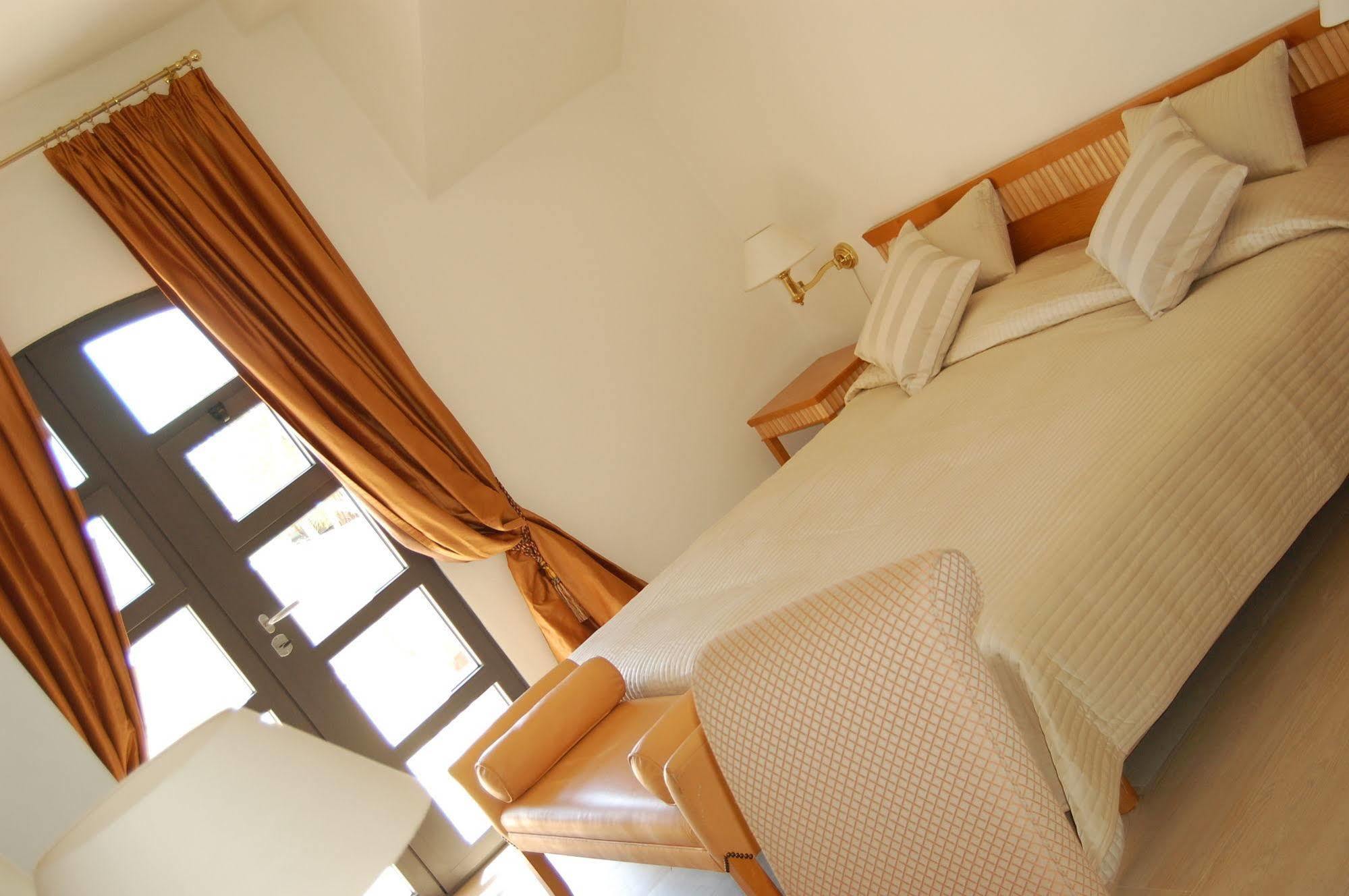 Miramare Apartments&suites Aparthotel 3*